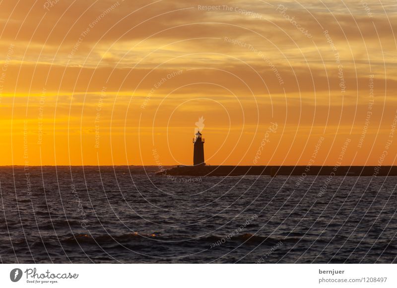 je suis jamais seul Wasser Sonnenaufgang Sonnenuntergang Schönes Wetter Wellen Meer Sehenswürdigkeit Verkehr Schifffahrt Hafen groß Klischee orange schwarz