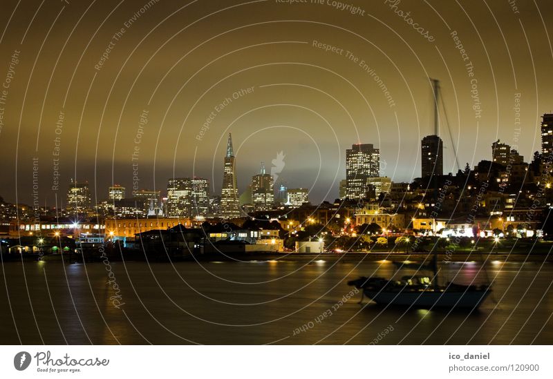 skyline san francisco San Francisco Amerika Langzeitbelichtung Wasserfahrzeug Bewegungsunschärfe dunkel Nacht Nachtaufnahme Wolken Stadt Haus schön erleuchten