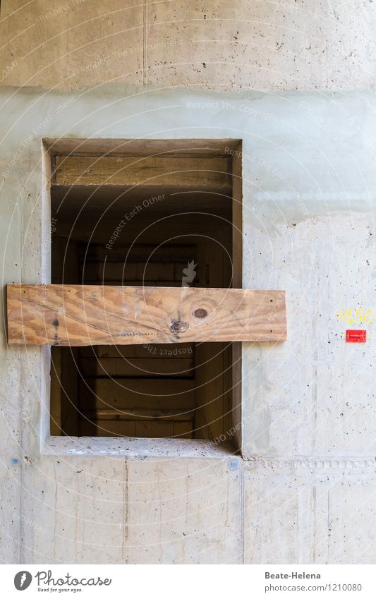 vernagelt Handwerker Baustelle Haus Mauer Wand Fenster Beton Holz Arbeit & Erwerbstätigkeit bauen eckig einfach neu braun grau rot Schutz Beginn Fortschritt