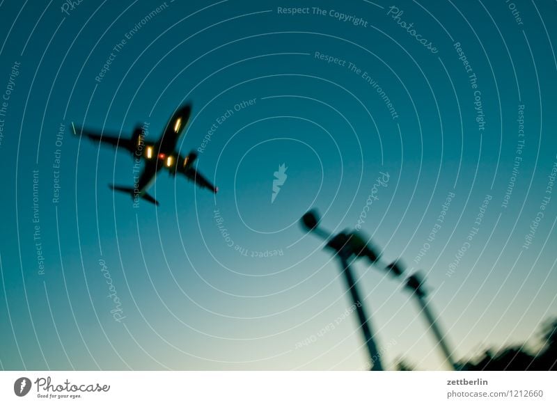 Flugzeug Abheben Flugzeugstart Landen Flugzeuglandung Ankunft Dynamik fliegen Luftverkehr Flughafen Geschwindigkeit Eile Himmel Pilot Ferien & Urlaub & Reisen