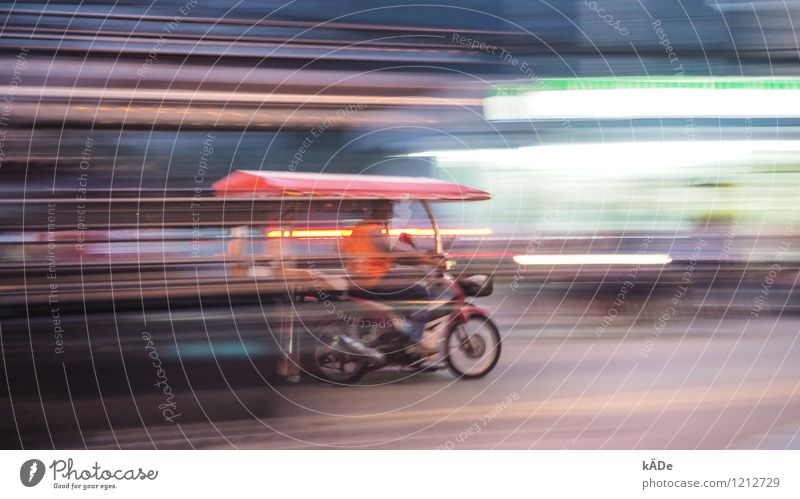 Mad Miles Tourismus Sightseeing Mensch 1 Verkehr Verkehrsmittel Personenverkehr Öffentlicher Personennahverkehr Straßenverkehr Motorrad Tuc-Tuc rennen Bewegung