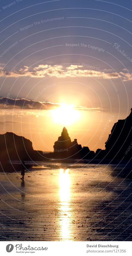 Sonnenuntergang Ausflug Sommer Strand Meer Ferien & Urlaub & Reisen gelb schwarz Riff Reflexion & Spiegelung Frankreich Küste Wolken Meerwasser