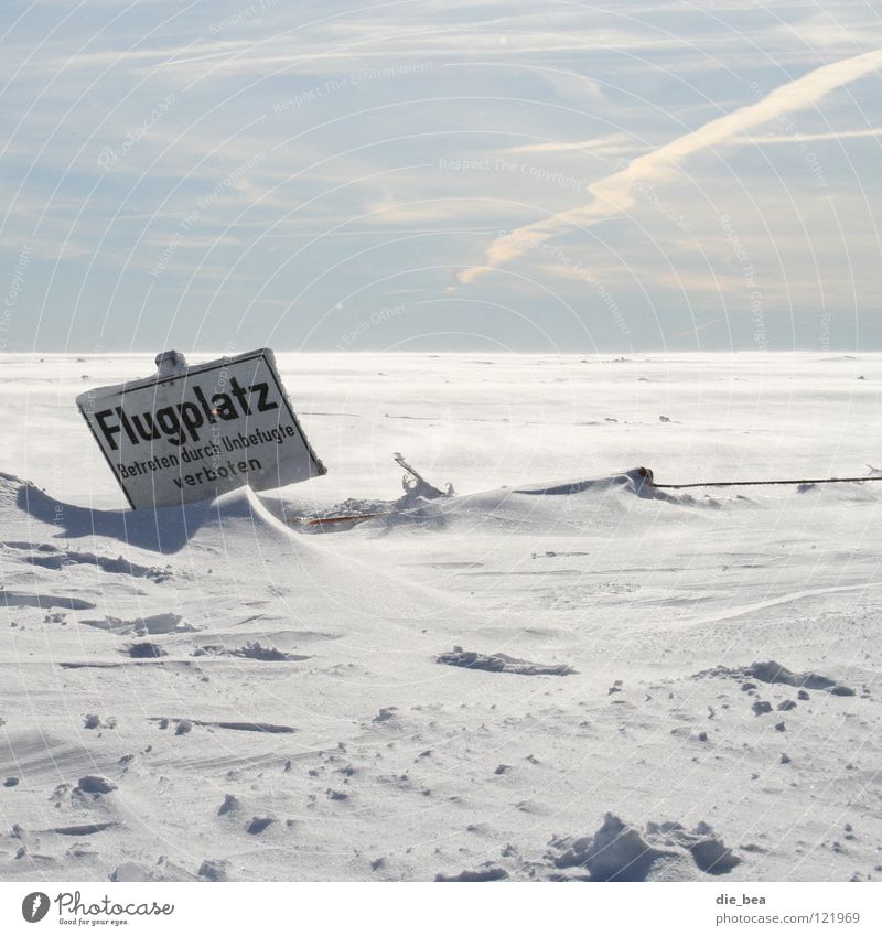 ... guten Start Flugplatz Beginn Schnee weiß Zaun Barriere Einsamkeit Winter kalt fliegen Schilder & Markierungen Himmel Landschaft