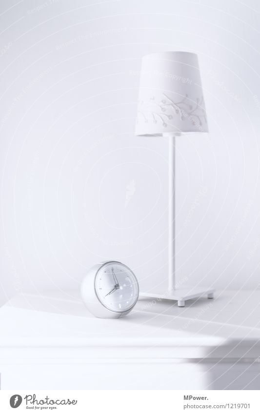 kurz vor acht Uhr Technik & Technologie Coolness hell Wecker Lampe weiß Nachttisch Möbel Uhrenzeiger Morgenmuffel Schlafzimmer Tischlampe Lampenschirm rund