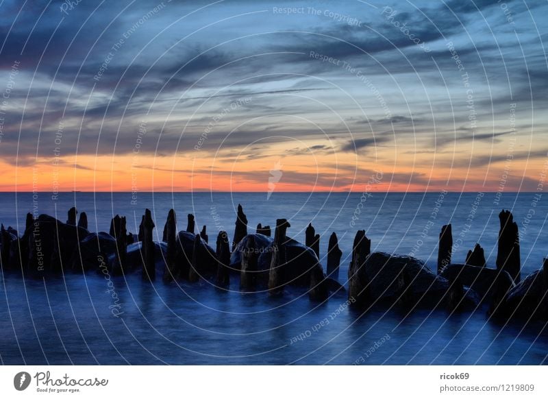 Abendlicht Ferien & Urlaub & Reisen Strand Meer Natur Landschaft Wasser Wolken Sonnenaufgang Sonnenuntergang Küste Ostsee Stein alt blau Romantik Idylle Ziel