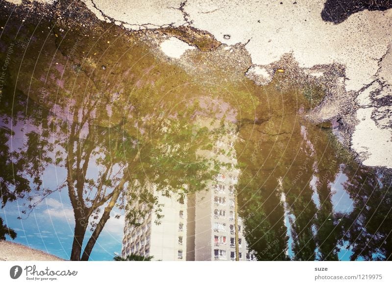 Heimat ist kein Ort ... Häusliches Leben Haus Umwelt Natur Klima Wetter Baum Gebäude Fassade Fenster Beton träumen nachhaltig trist Stimmung Idylle