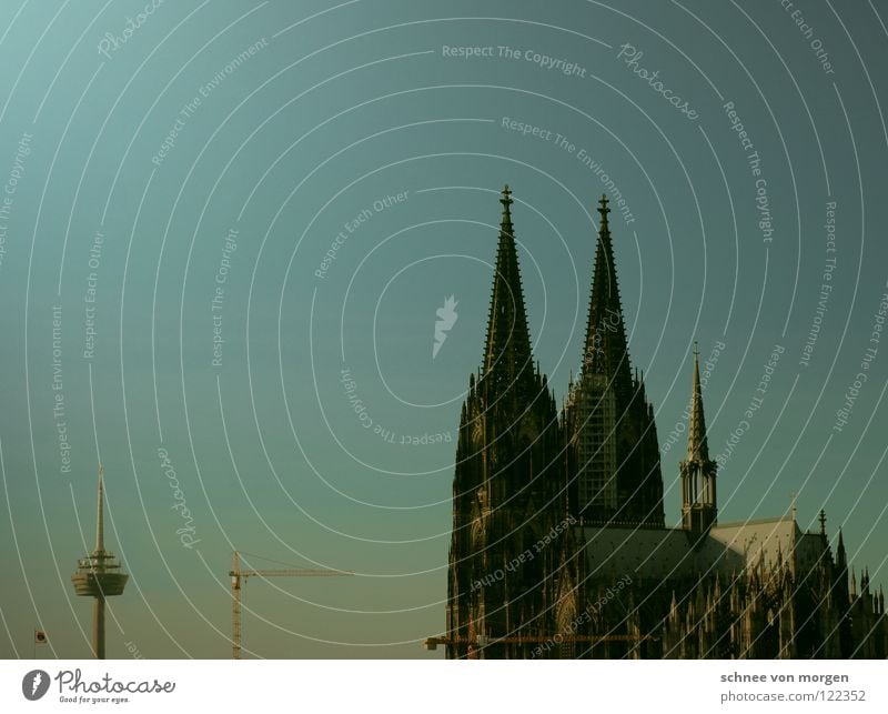 rank und schlank zuletzt Kran Panorama (Aussicht) Köln Gotteshäuser Katholizismus Bistum gelb Religion & Glaube Stadt Wahrzeichen Symbole & Metaphern Gotik