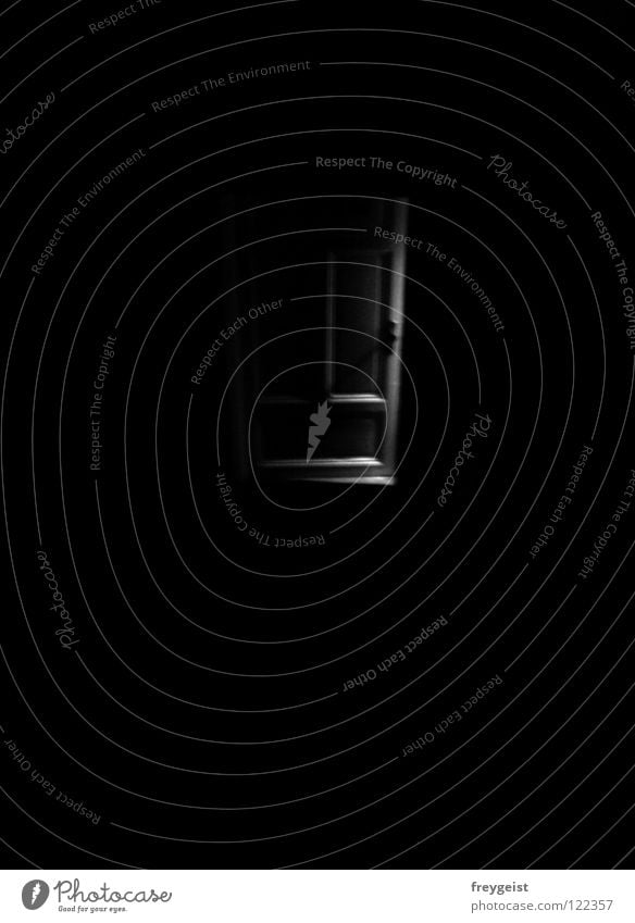 Subliminal Fear dunkel unbewusst Nacht Treppenhaus gruselig Alptraum träumen Angst Panik subliminal open door Tür offen fear irritation ungemütlich scared