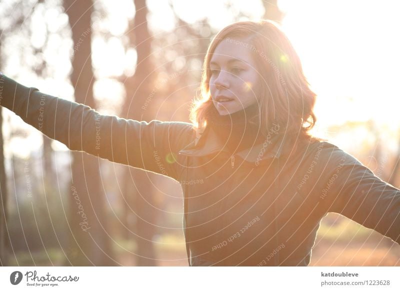 feathery feminin androgyn Homosexualität Sonnenaufgang Sonnenuntergang Sommer Schönes Wetter beobachten entdecken festhalten fliegen genießen stehen authentisch