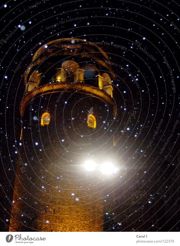 Verschneit dunkel Licht Schneesturm Schneefall schwarz gelb Schneeflocke Türkei Istanbul erleuchten Flocke Nacht Stern Fenster Backstein Beleuchtung Märchen