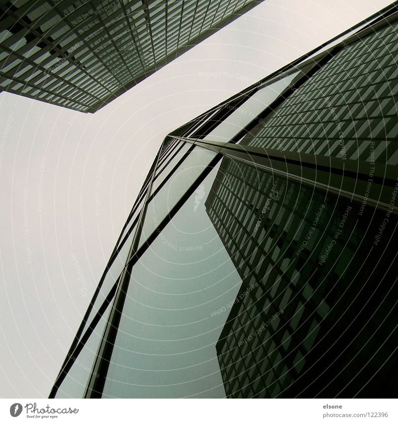 ::FRANK:: Haus groß Stadt Hochhaus Himmel Quadrat Gebäude Stahl Beton Spiegel Fenster Eisen kalt Teer schwarz graphisch einfach Frankfurt am Main eckig Ecke