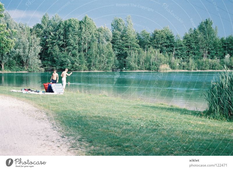 see See Wasser blau Jugendliche Natur Erholung Ferien & Urlaub & Reisen ruhen Sommer Baum grün Himmel Deutschland Bayern Teich Wald Wiese Gras Seeufer