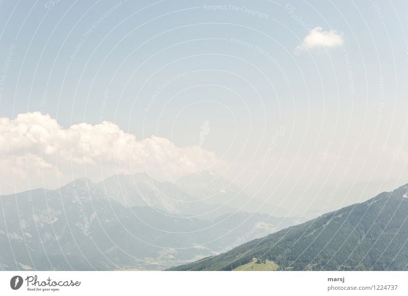 Feine Wolkenstimmung über dem Ennstal. Blick zum Stoderzinken, Kamm und Grimming. Natur Landschaft Himmel Frühling Sommer Wetter Schönes Wetter Alpen