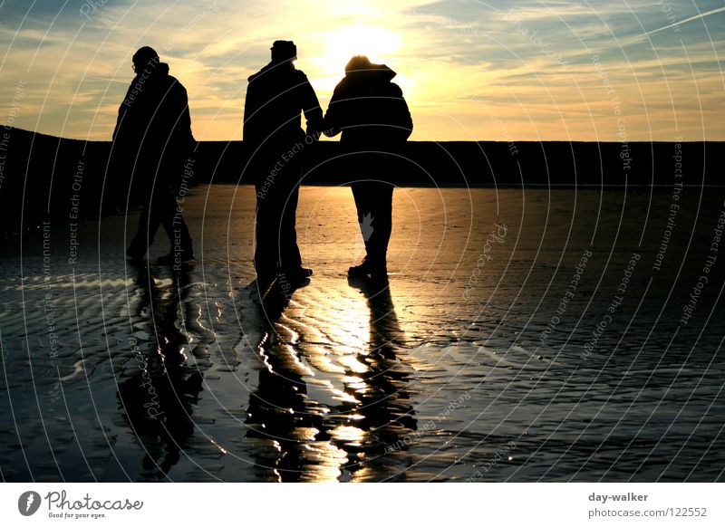 "day-walker" Meer Strand Wellen Reflexion & Spiegelung Stimmung Dämmerung Sonnenuntergang Wolken Erde Sand Menschengruppe Küste Spuren Stranddüne reflektion