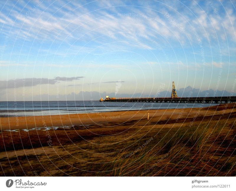 saisonende Saisonende Herbst Herbstlandschaft Küste mehrfarbig Jahreszeiten Strand Meer Wolken Vergänglichkeit Oktober November schlechtes Wetter Nordsee