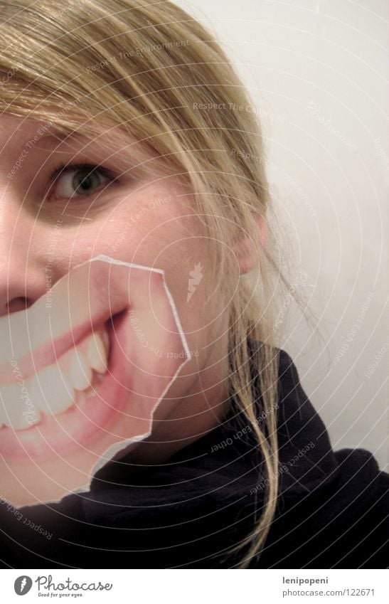 Patchmouth Lippen Frau blond schwarz Fotografie ausgerissen Freude lachen Mund grinsen aufgeklebt verstecken Gefühle hell bleich Haare & Frisuren Bild Blick