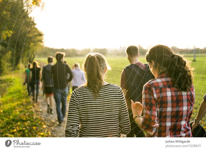 sonnen spaziergang Lifestyle Freizeit & Hobby Ausflug Abenteuer Ferne Freiheit Sommer Sonne Mensch Freundschaft Menschengruppe 18-30 Jahre Jugendliche