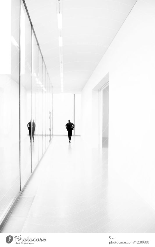 gang Mensch maskulin Erwachsene Leben 1 Museum Architektur Gebäude Mauer Wand Fenster Tür Gang gehen ästhetisch einzigartig Identität Perspektive Ferne