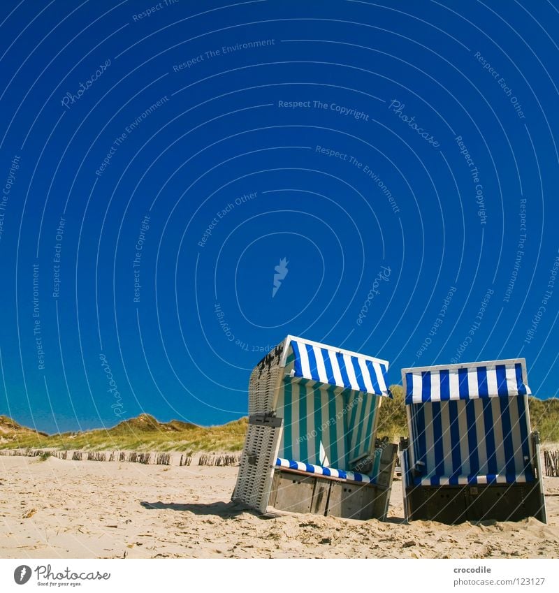 Echte Zuneigung... Strand Meer Sylt Holz Wolken Wachstum bewachsen weiß grün Physik heiß Ferien & Urlaub & Reisen Wetterschutz Streifen gestreift Liebe Sommer