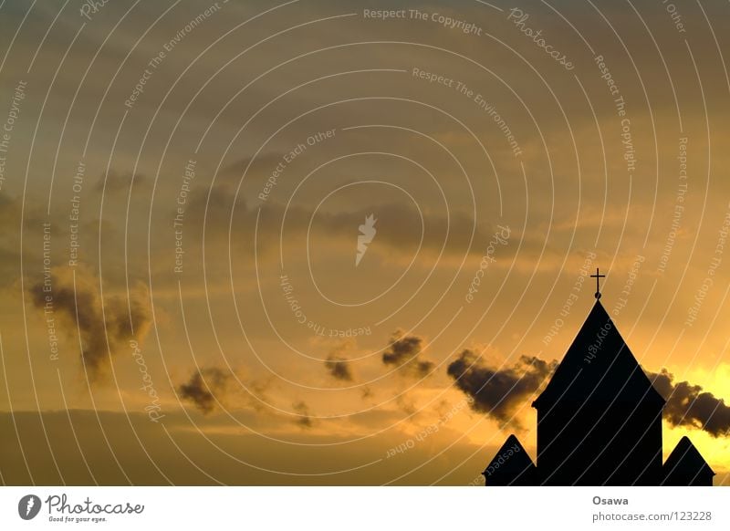 Sonnenaufgang in der Sonntagstraße 2 Dämmerung Morgen Dach Christentum Religion & Glaube Hoffnung Vertrauen Paradies Götter Wolken rot Gebäude Gotteshäuser