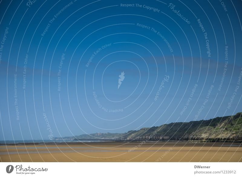 Strand Ferien & Urlaub & Reisen Ausflug Abenteuer Ferne Freiheit Sommer Meer Berge u. Gebirge Natur Landschaft Urelemente Sand Wasser Himmel Wolkenloser Himmel