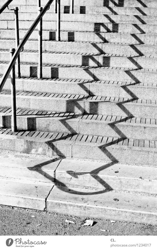 stufen Schönes Wetter Treppe Treppengeländer eckig Perspektive Wege & Pfade aufwärts Zickzack Schwarzweißfoto Außenaufnahme abstrakt Muster Menschenleer Tag