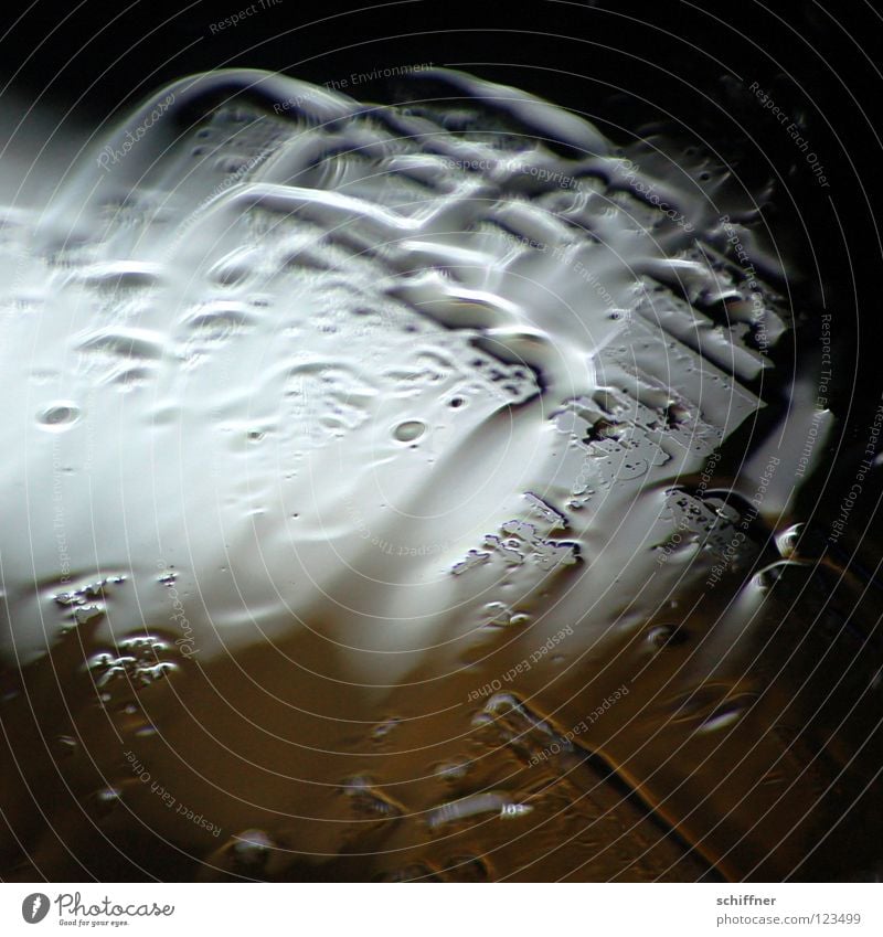 Rainy Days Regen Wasserstraße Schliere Sturzbach verwaschen nass Windschutzscheibe Autofenster Scheibenwischer schlechtes Wetter dunkel Trauer Hintergrundbild