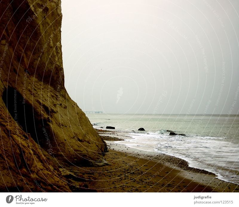 Ahrenshoop Fischland Darß Strand Meer Küste Klippe grau trist kalt Seebrücke Wustrow Ferien & Urlaub & Reisen Gischt Umwelt Winter Horizont Farbe Ostsee