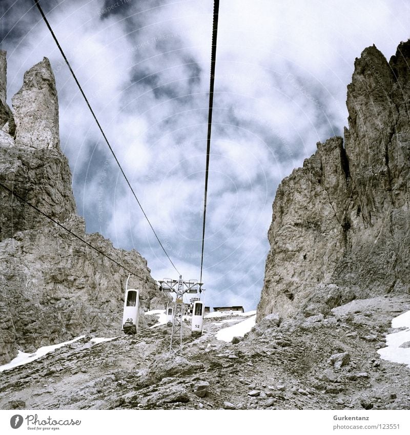 Elevator to heaven Langkofel alpin Fahrstuhl Südtirol Geröll Bergstation wandern Italien Bundesland Tirol Berge u. Gebirge Himmel scharte langkofelscharte Alpen