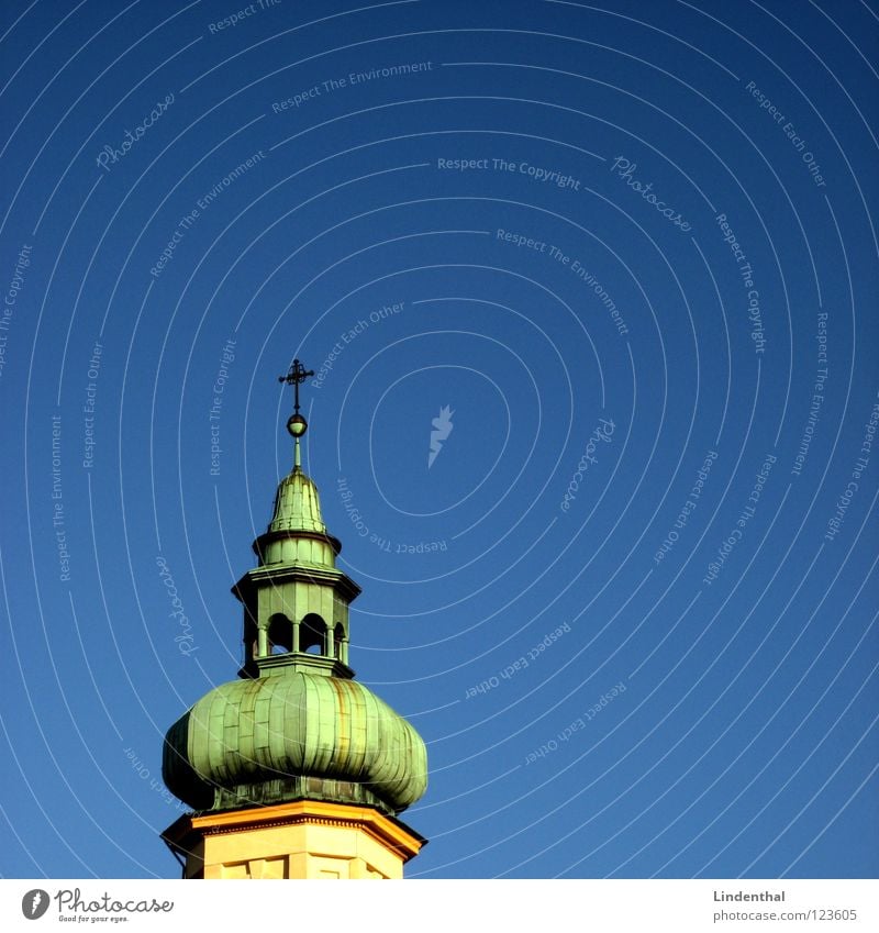 AMEN Himmel grün Christentum Protestantismus Katholizismus historisch blau blue sky Turm rook spire steeple Religion & Glaube church Rücken