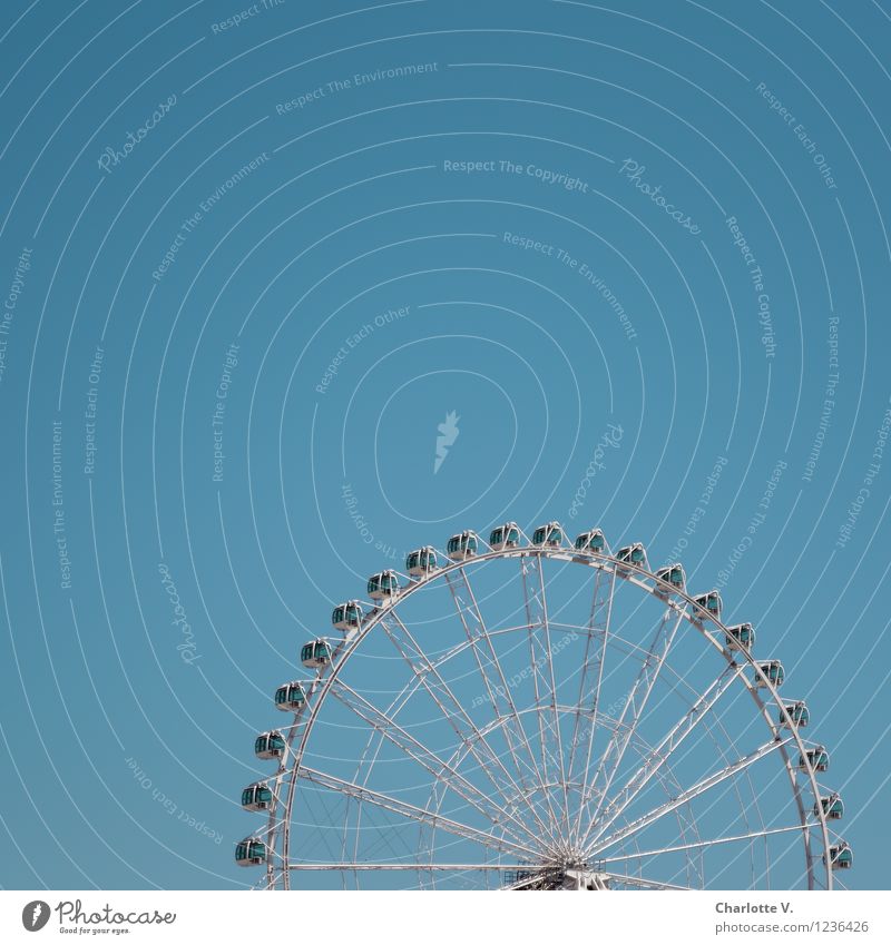 Riesenrad Jahrmarkt Vergnügungspark Ausflug Sommer Entertainment Himmel Wolkenloser Himmel Schönes Wetter Stahl drehen Erholung elegant hoch kalt rund blau