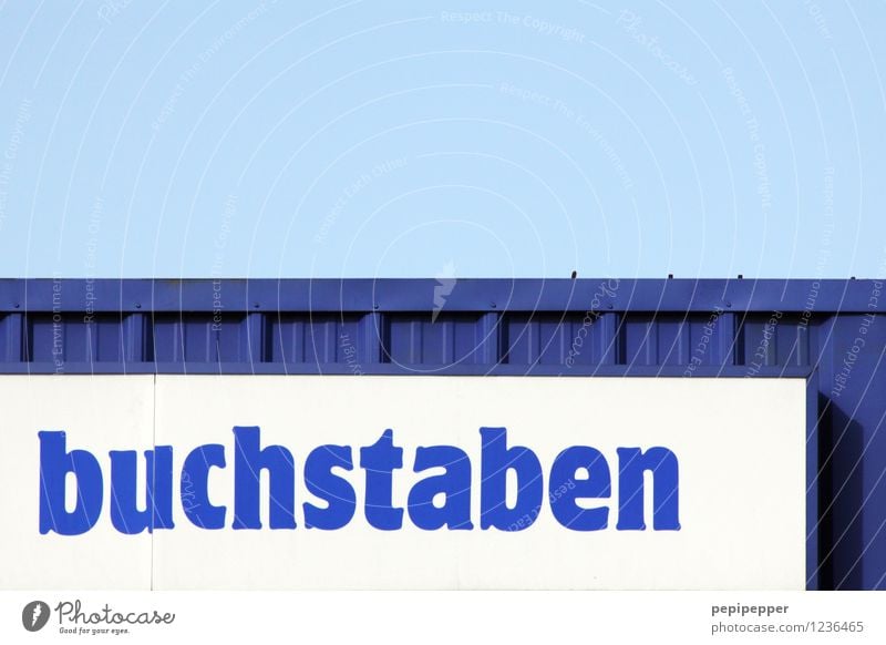 buchstaben Freizeit & Hobby Häusliches Leben Arbeit & Erwerbstätigkeit Arbeitsplatz Werbebranche Medien Printmedien Himmel Wolkenloser Himmel Mauer Wand Fassade