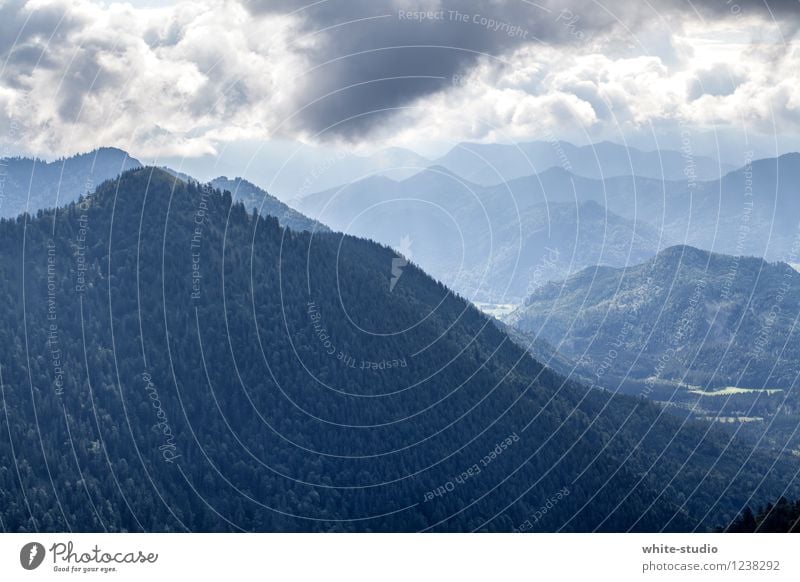 Bergwelt Freizeit & Hobby frei Natur Naturschutzgebiet Naturphänomene Naturliebe Naturerlebnis Hügel Berge u. Gebirge Bergkette Ebene Schichtarbeit Ferne Wolken