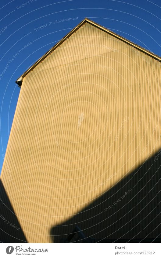 Verbundwerkstofffassade Haus Stadt Gebäude Architektur Fassade Dach trist Wellblech praktisch mehrstöckig Etage wellig Zweck Wand Material Fassadengestaltung