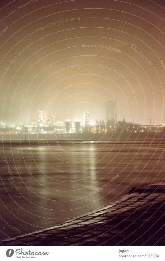 Wenn es dunkel wird am Rhein I Nacht Langzeitbelichtung schwarz grau Industriekultur Duisburg Elektrizität Stahl Stahlwerk Kohlekraftwerk Binnenschifffahrt