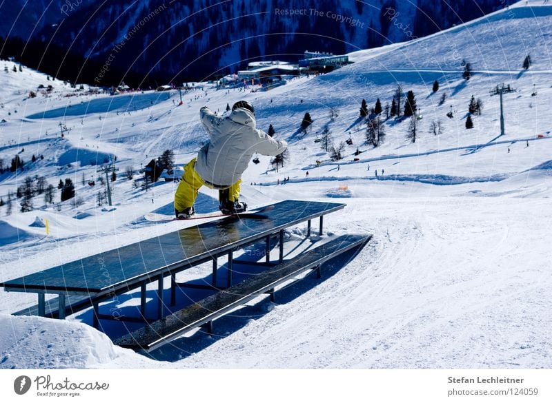 Tableslide Fiss Ladis Österreich Winter Show Freestyle Snowboard Freizeit & Hobby Winterurlaub Außenaufnahme Risiko gewagt Bundesland Tirol Panorama (Aussicht)