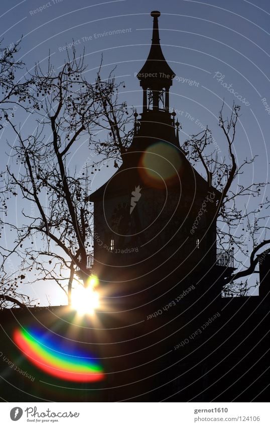 Good Morning Cannstatt II historisch Gegenlicht Silhouette Winter Kirchturm Wahrzeichen Denkmal Stuttgat Bad Cannstatt Pfarrkirche Sonne Linseneffekt Schatten