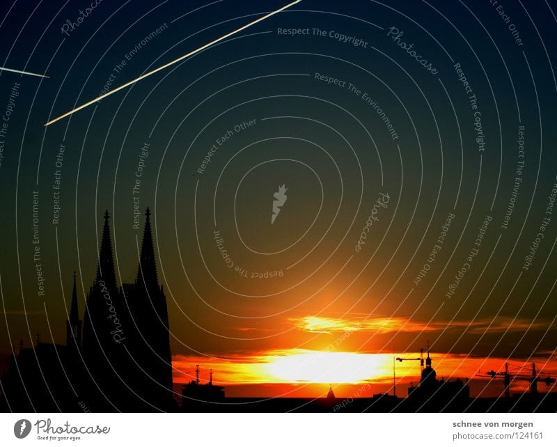 fassadensicht Köln Sonnenuntergang gelb Flugzeug Stadt Winter hell dunkel Panorama (Aussicht) Kran Gotteshäuser Wahrzeichen Denkmal Dom Himmel Schatten Blick