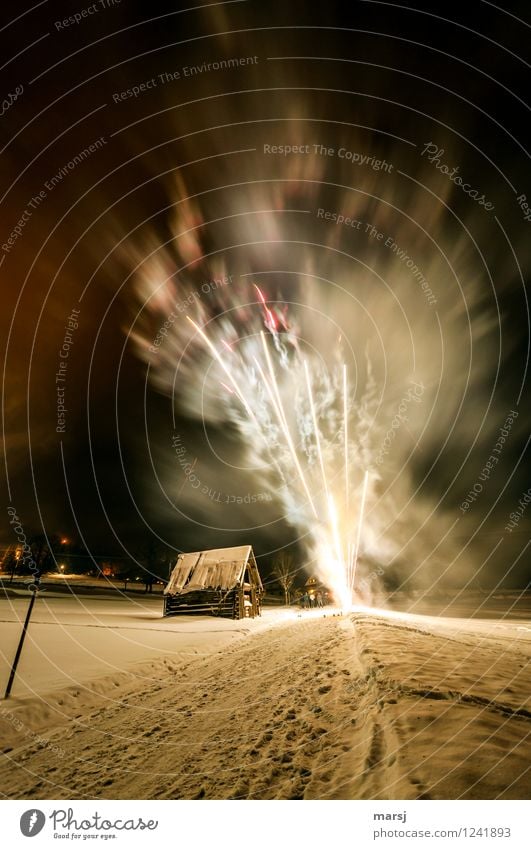 = viel Freude beim 400sten Feste & Feiern Silvester u. Neujahr Landschaft Winter fantastisch gigantisch Fröhlichkeit Lebensfreude Feuerwerk leuchten Knall