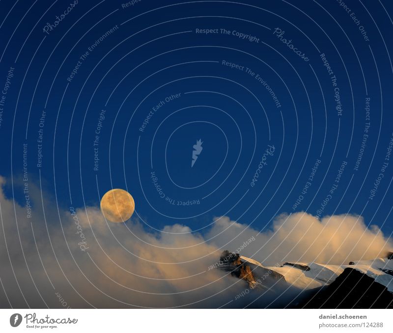 Vollmond Sonnenuntergang Gipfel Gletscher Cirrus Klimawandel Schweiz Berner Oberland wandern Bergsteigen Freizeit & Hobby Ausdauer weiß Wolken Hochgebirge