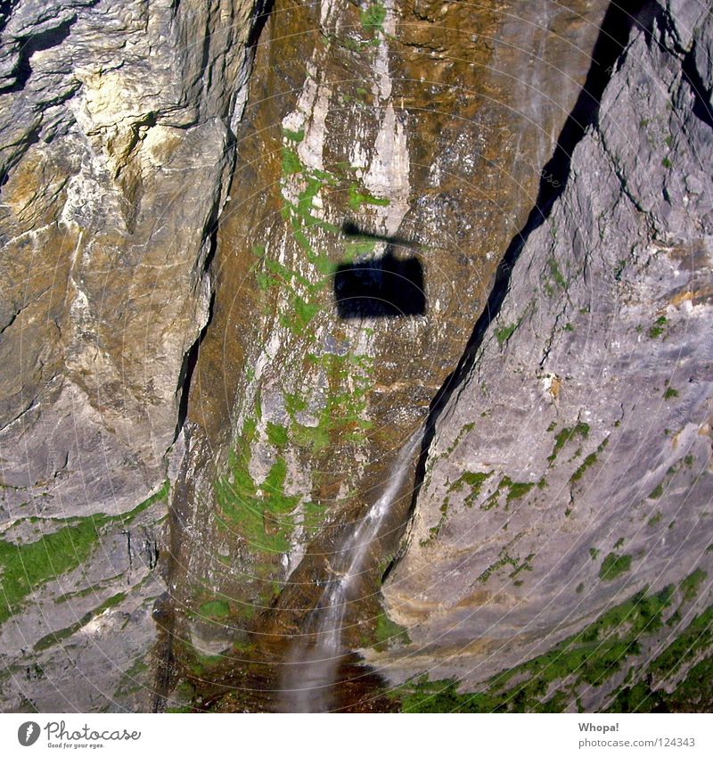 Rock the Mike Schweiz schön Ferien & Urlaub & Reisen Seilbahn Am Rand Schildhorn Berge u. Gebirge Felsen seilbahnfahrn Schatten Wasserfall tief ganz schön hoch