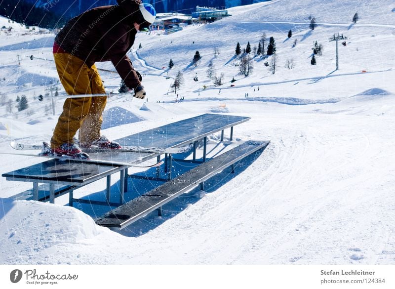 Tableslide II Fiss Ladis Österreich Winter Show Freestyle Freizeit & Hobby Winterurlaub Außenaufnahme Risiko gewagt Bundesland Tirol Panorama (Aussicht)