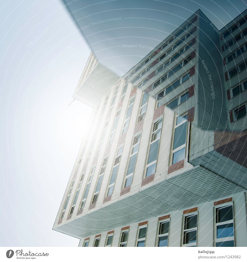 ironhide Stadt Haus Hochhaus Mauer Wand Fassade leuchten Reflexion & Spiegelung Spiegelbild verformen Linie Farbfoto Außenaufnahme Experiment Tag Licht Schatten