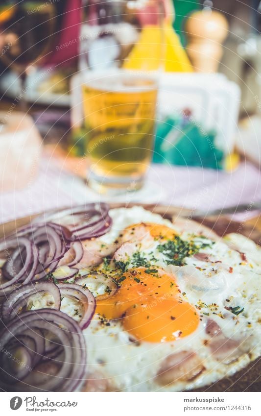 bergsteiger brotzeit jause Fleisch Brot Kräuter & Gewürze Zwiebel Spiegelei Schinken Ernährung Mittagessen Bioprodukte Bier Lifestyle Freizeit & Hobby