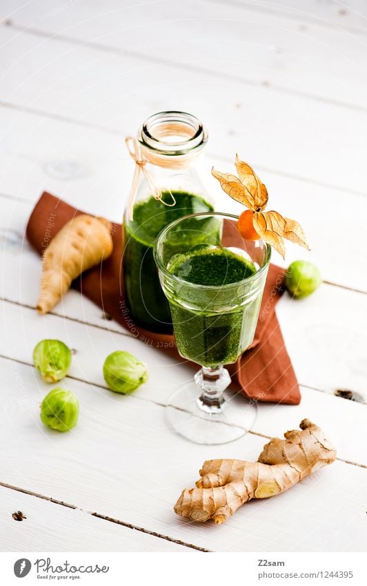 Gsund Gemüse Frucht Kräuter & Gewürze Diät Slowfood Detox Getränk Milchshake Shake exotisch Flüssigkeit frisch Gesundheit kalt nachhaltig natürlich grün