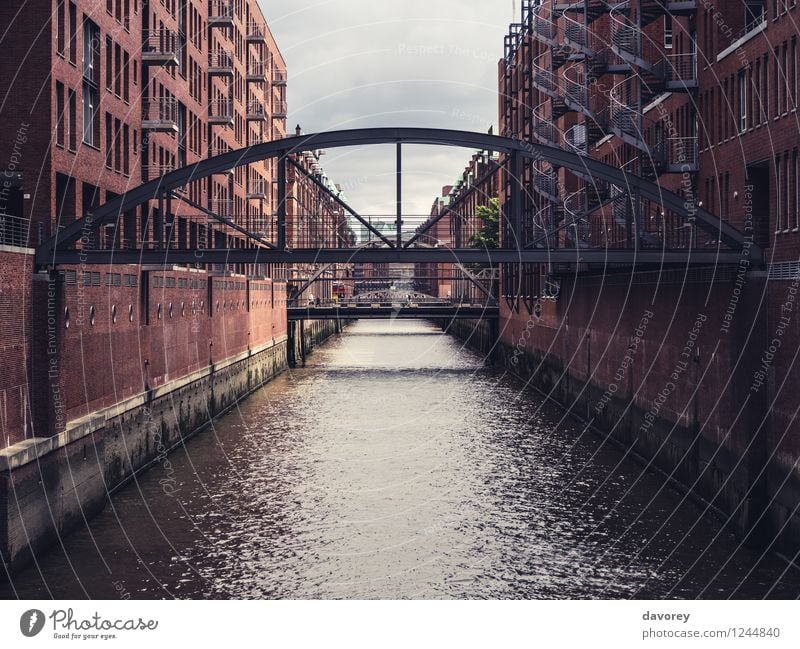 Hafencity Hamburg Deutschland Europa Stadt Hafenstadt Altstadt Brücke Gebäude Architektur Sehenswürdigkeit Alte Speicherstadt Verkehrsmittel Schifffahrt