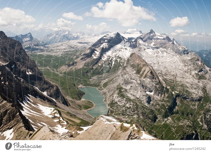 Blick zum Sanetsch Erholung ruhig Ausflug Ferne Sommer Berge u. Gebirge Sport Gleitschirmfliegen Natur Landschaft Urelemente Luft Wasser Schönes Wetter Felsen