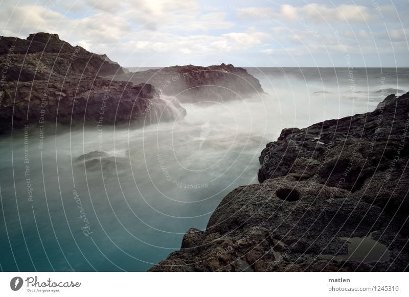 Malstrom Umwelt Natur Landschaft Wasser Himmel Wolken Horizont Wetter Schönes Wetter Sturm Felsen Wellen Küste Bucht Fjord Riff Meer wild blau braun weiß