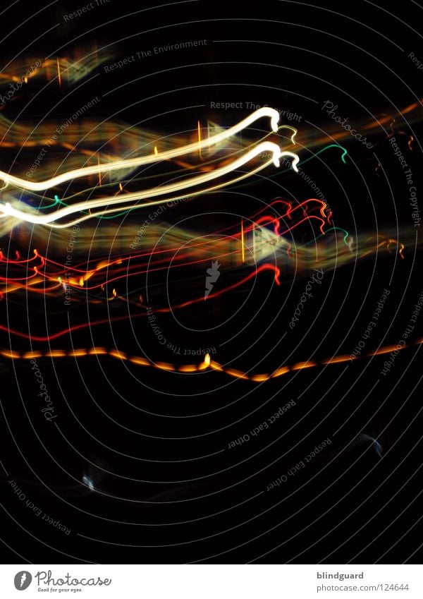 Running Lights rot gelb Licht Rücklicht Verkehr weiß grau diffus dunkel Nacht abstrakt Bewegung Geschwindigkeit Haus Drehung drehen kreisen Fußgängerübergang