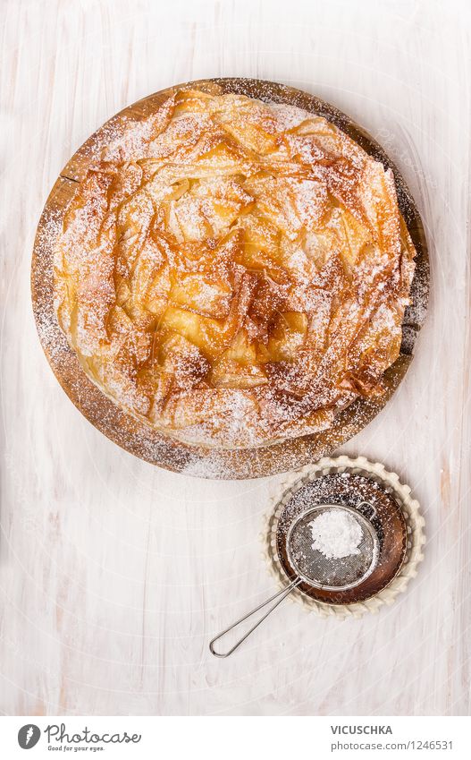 Filoteig Kuchen Lebensmittel Dessert Ernährung Stil Design Backen Yufka Türkei Küche Puderzucker Tisch weiß schön Farbfoto Nahaufnahme Textfreiraum Mitte